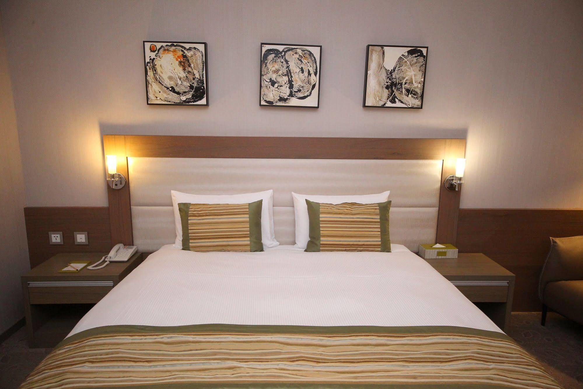 Grace Hotel Zhonghe Zhonghe  Zewnętrze zdjęcie